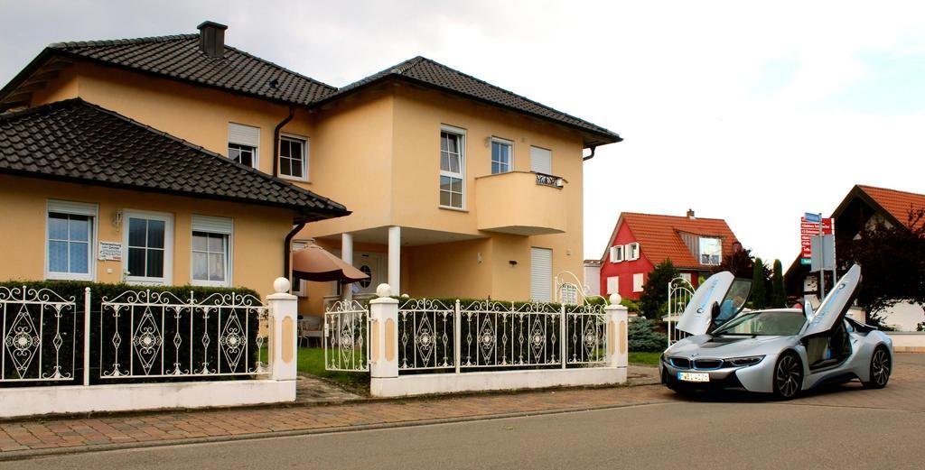 Gastehaus Tante Tienchen: Europa Park Suites with Balconies Rust Exterior photo